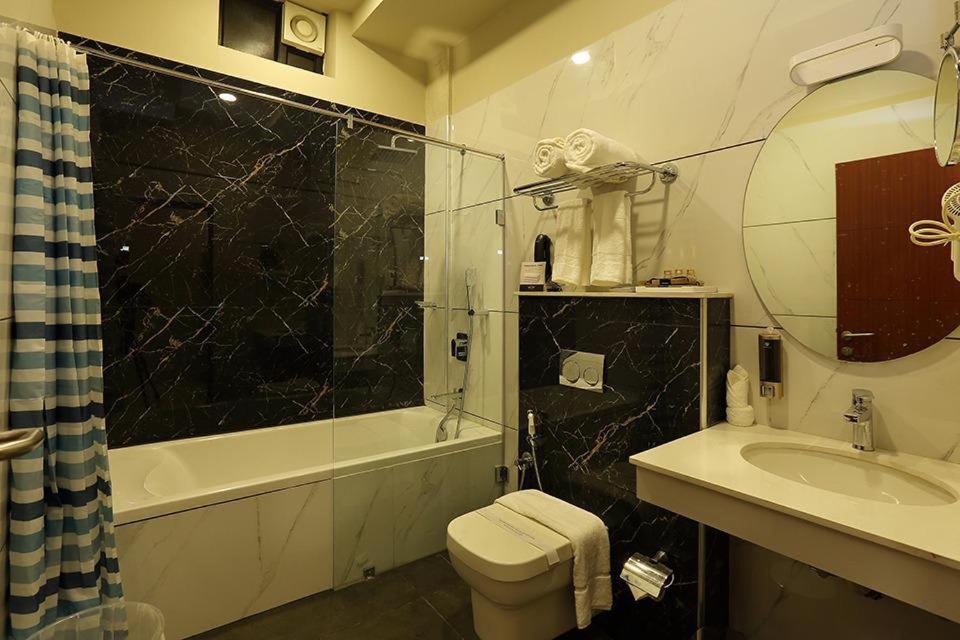 Hotel New York Square コッタヤム エクステリア 写真